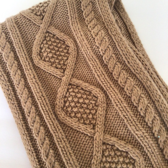 MICHAEL KORS TAN COLORED CHUNKY KNIT SCARF - Picture 7 of 14